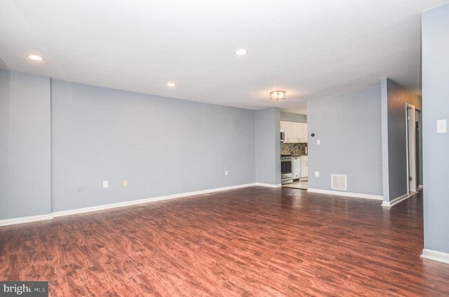 Photo - 752 College Pkwy