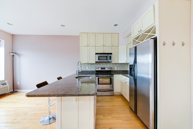 Photo - 2300 18th St NW Unit 301