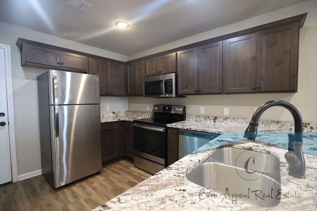 Photo - Move in special $800!! Luxury 2 bed, 1 bath duplex - recent construction!! Washer, dryer and inte...