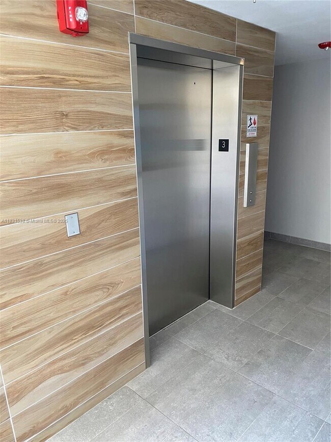 Photo - 836 SW 2nd St Unit 301