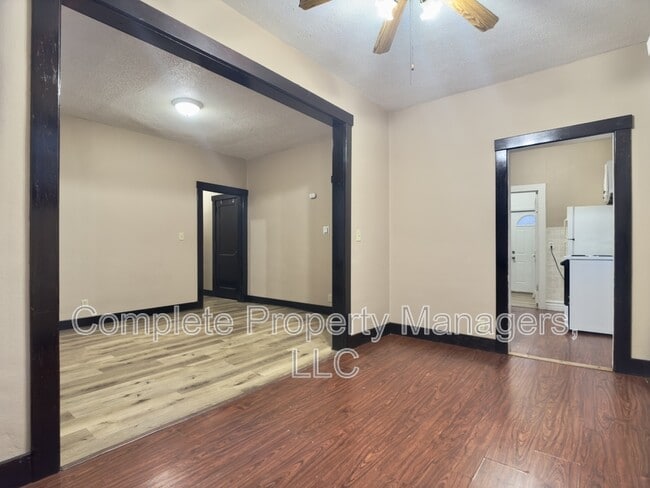 Photo - 325 E Washington St