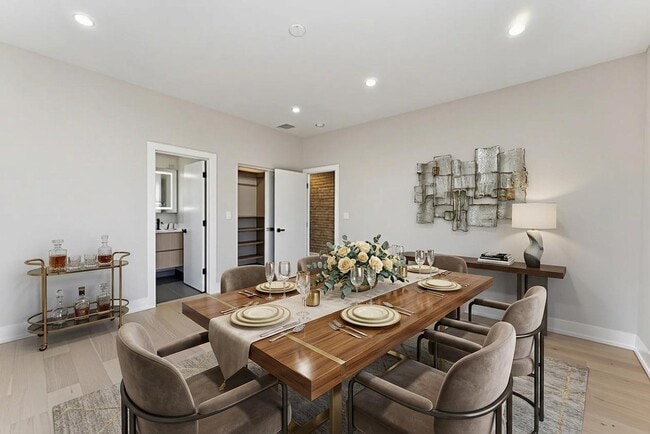 Building Photo - 7518 N Eastlake Terrace Unit 1