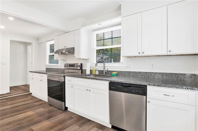 Photo - 331 Azalea Cir W