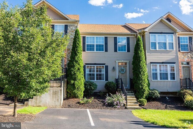 Building Photo - Coming Soon! 2 Bedroom Condo Home with Den...
