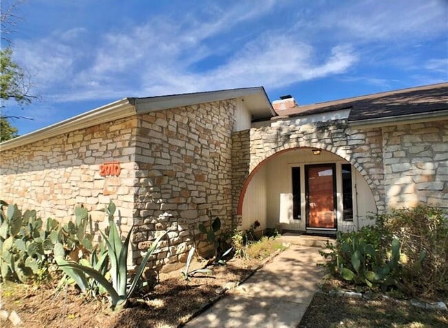 Building Photo - 2010 Abbey Cir