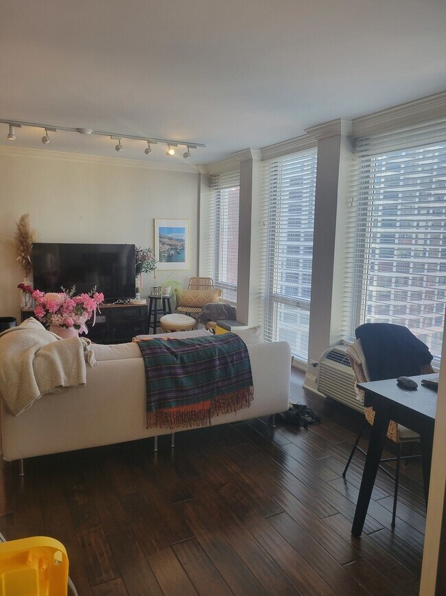 Photo - 111 E Chestnut St Unit 20D