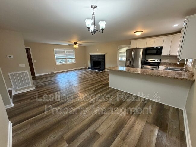 Building Photo - 179 Canterbury Dr