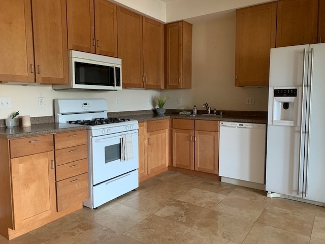 Kitchen - 1991 Alder St Unit 203