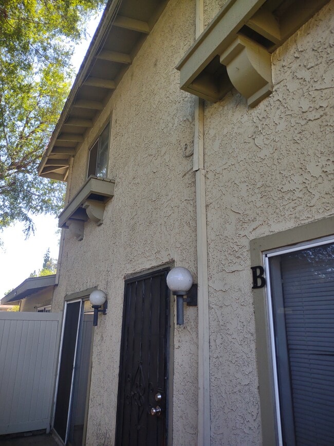1041 W Francis St Unidad B