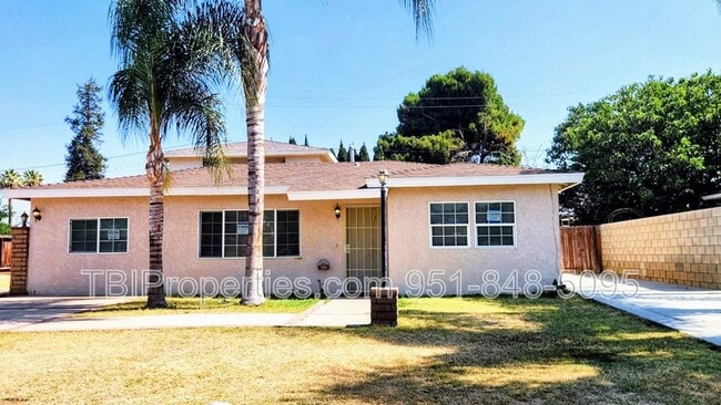 Building Photo - 6051 Vista De Oro Rental