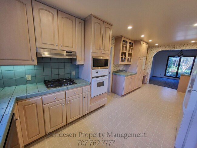 Photo - 460 Piezzi Ln