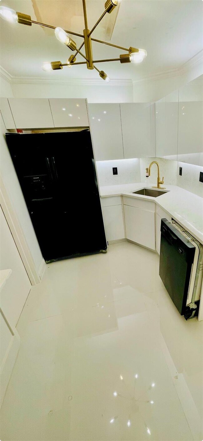 Building Photo - 3125 Oakland Shores Dr Unit B203