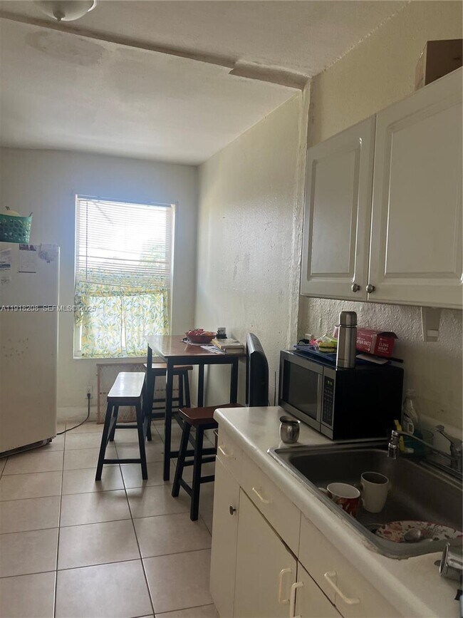 Photo - 2358 SW 18th St Unidad 3