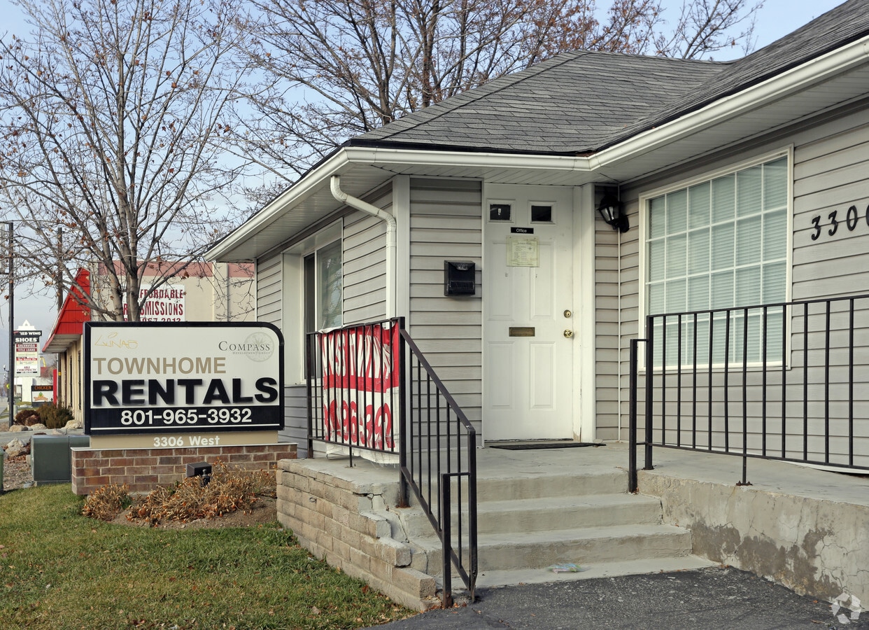 Leasing Office - Compass Townhomes