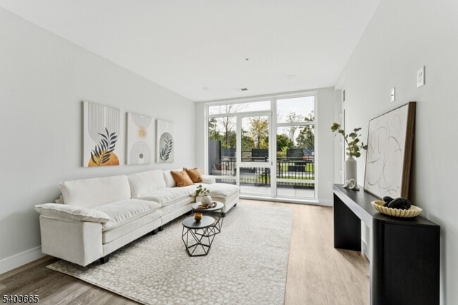 Photo - 140 W Webster Ave Unit 103