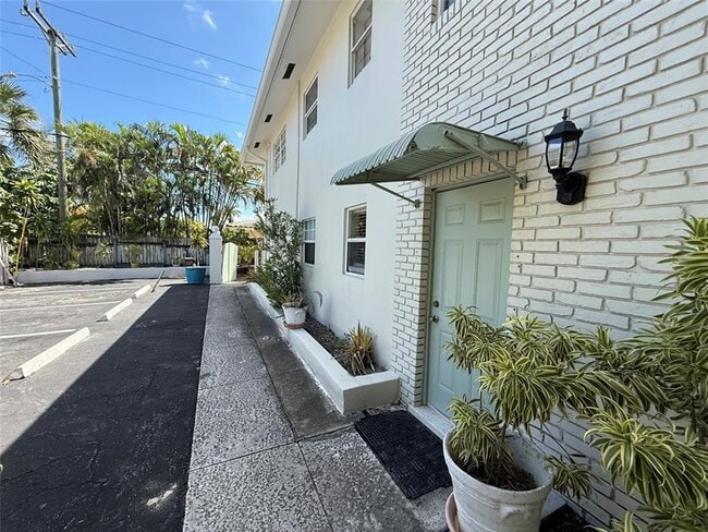 Building Photo - 1810 NE 56th St Unit 2 Rental