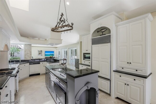 655 Galleon Dr