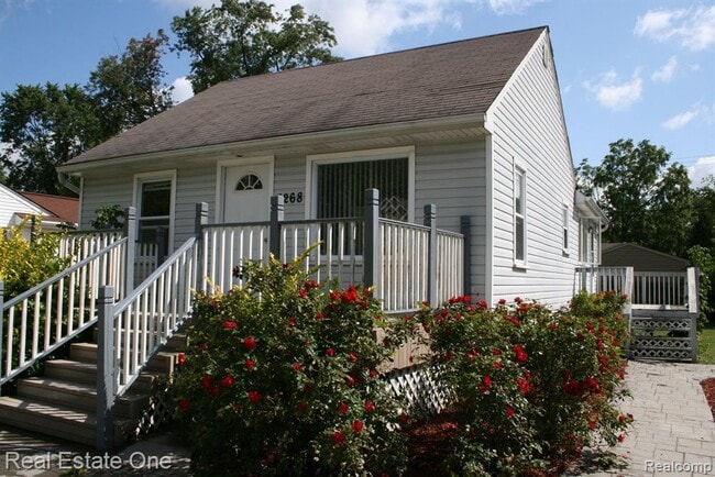 Photo - 3268 Troy Ave