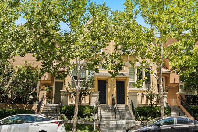 Building Photo - SUNNY TOWNHOME NEAR TRAILS STYLISH, FUNCTIONAL, & VERY ACCESSIBLE