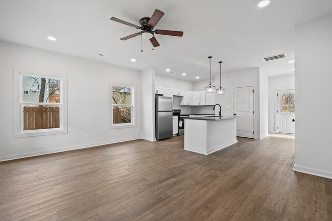 Photo - 4621 Julian St