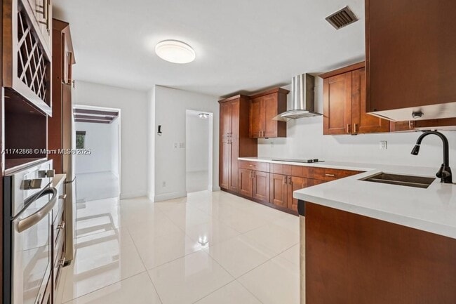 Photo - 2810 NE 60th St