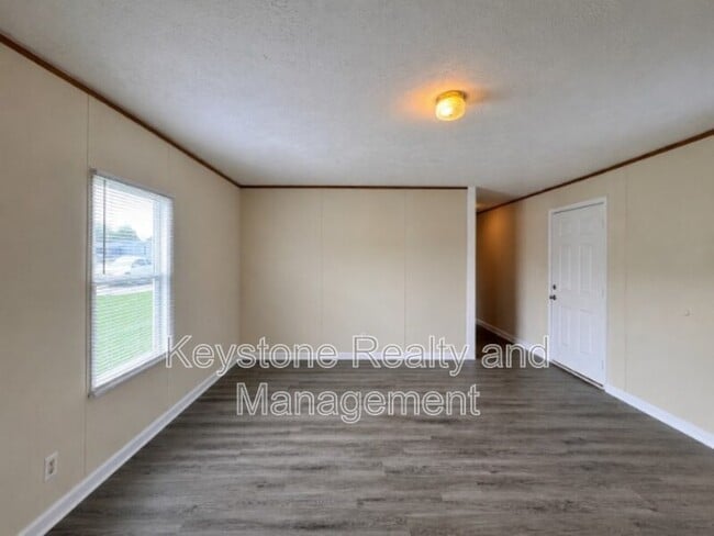 Photo - 726 Trevor Ln