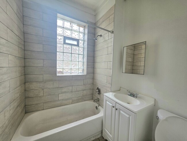 Photo - 4235 W Wilcox St Unit 1