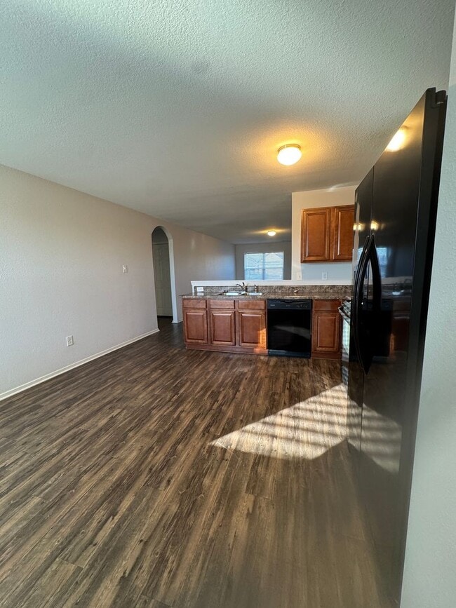 Photo - 4 bed / 2 bath Ready for move in.