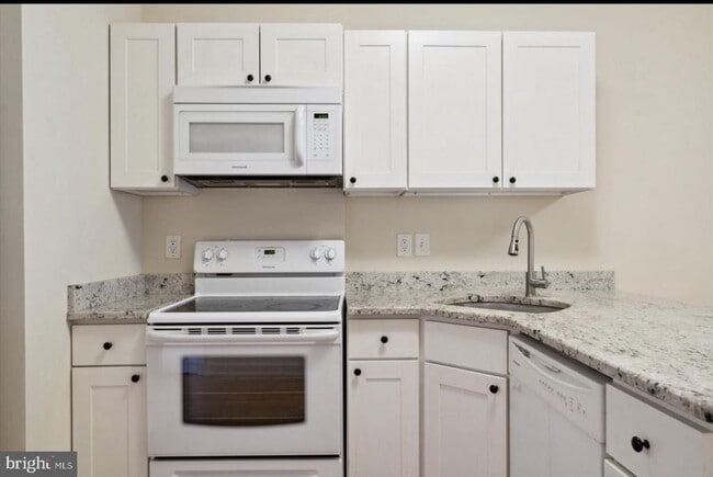 Building Photo - 1206 E Palmer St Unit 2