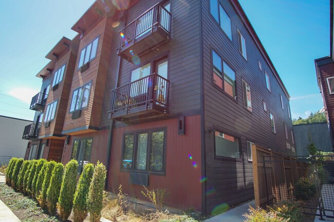Modern & Spacious 1 Bedroom + Office with ... - Modern & Spacious 1 Bedroom + Office with ... Apartment Unit 303
