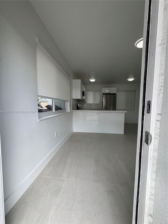 Photo - 180 W 21st St Unit 180
