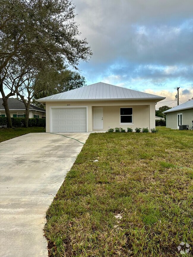 Building Photo - 3 Bedroom 2 Bath 1 Car Garage Home