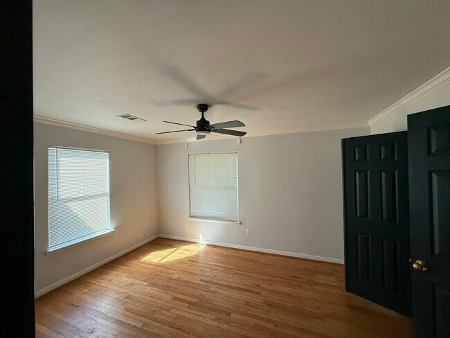 Photo - 615 Coral St