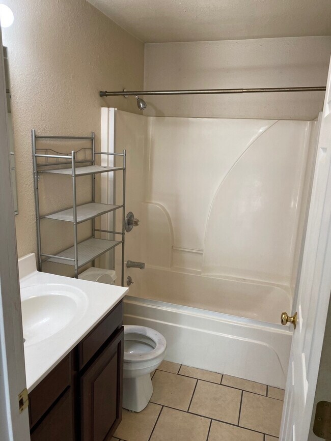 Photo - 319 E Mill St