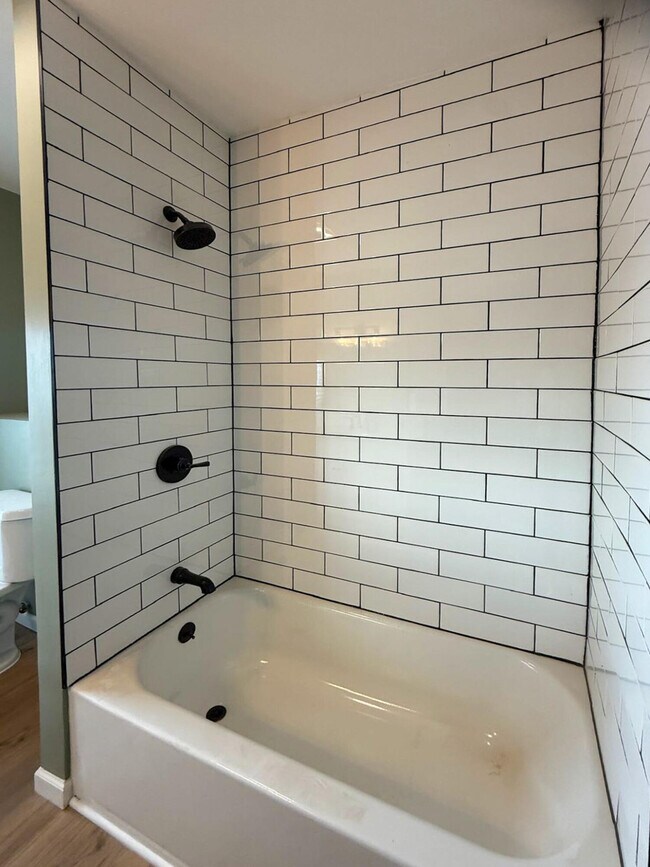 Photo - 36465 Main St