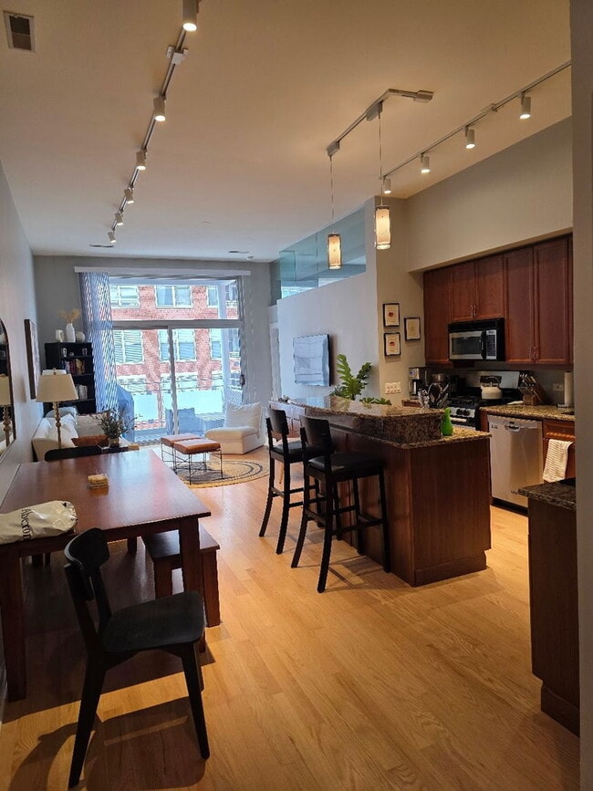 Photo - 949 W Madison St Unit 307