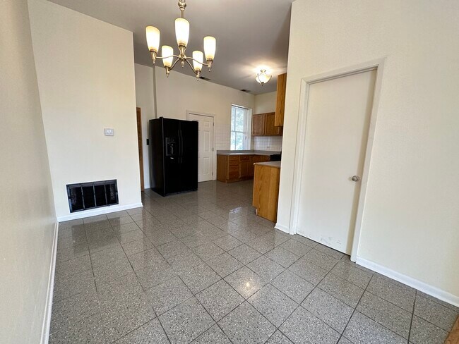 DINING ROOM - 1424 W Wilson Ave Unidad 2