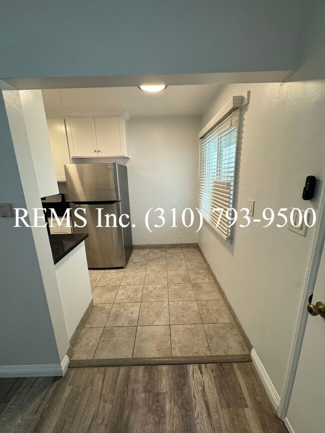 Photo - Remodeled 1 Bedroom Apartment in Hermosa B... Unidad 03