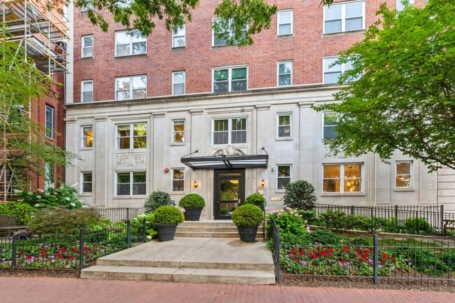 Building Photo - Logan Circle! Available Now! High End // 2... Unit 202