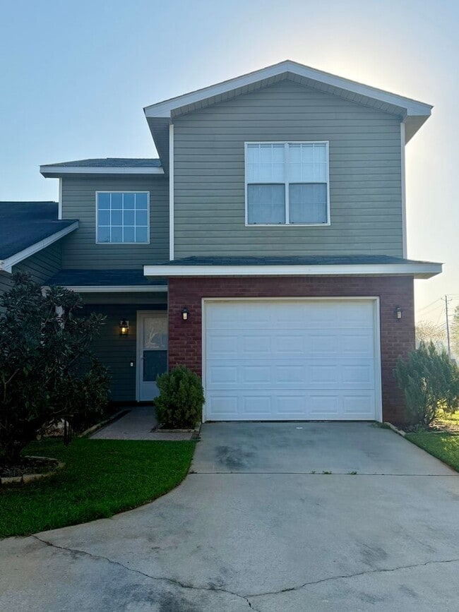 Building Photo - Woodland Park