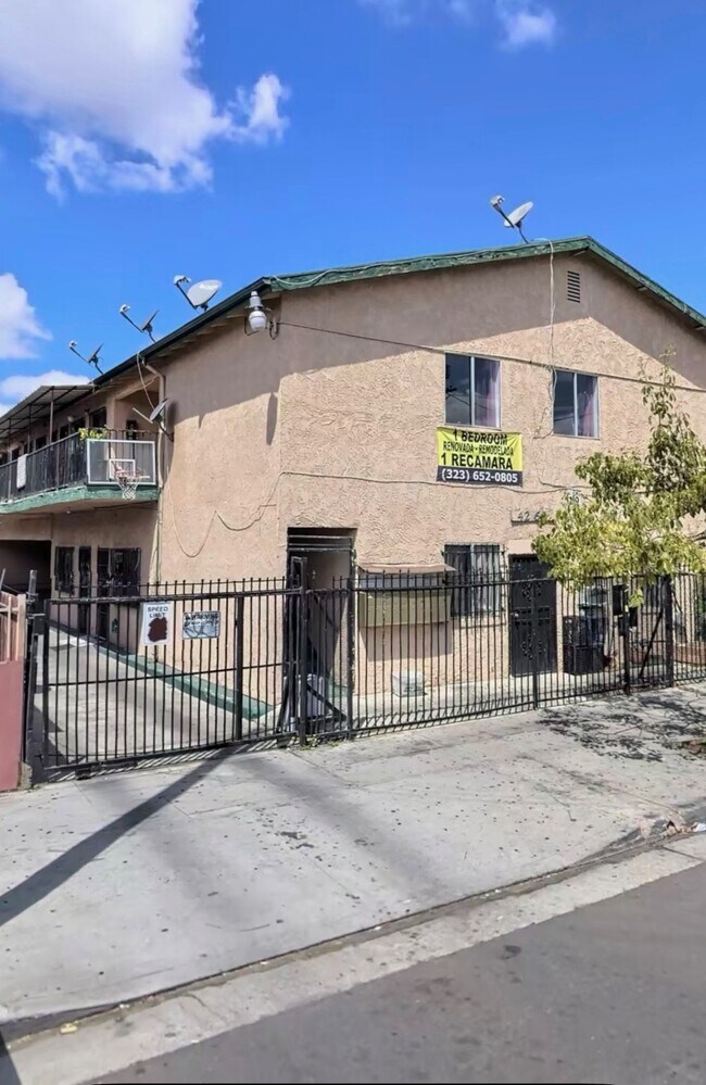 Photo - 4265 S Hoover St Unidad 4