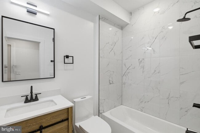 Photo - 2146 N Franklin St