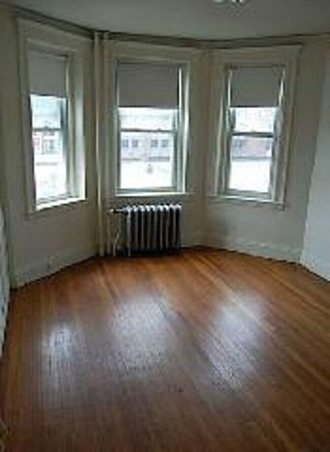 Building Photo - Spacious Fenway Studio with Renovated Kitchen & Heat Included