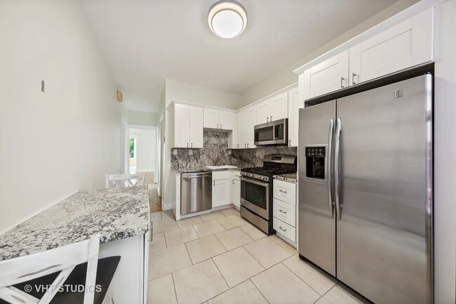 Photo - 852 W Belle Plaine Ave Unit 1