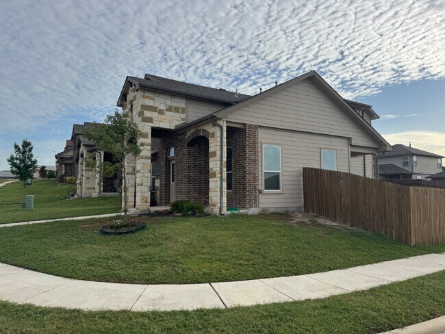 Building Photo - Three bed two bath two car garage in Cotto... Rental