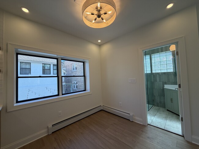 5016 N Lawndale Ave Unit 2R