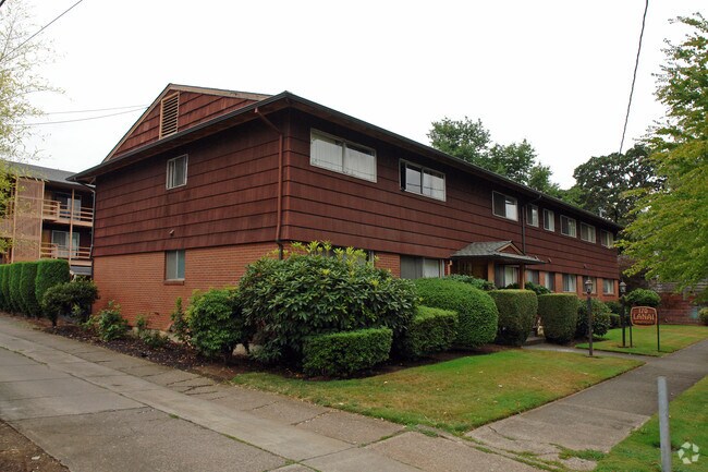 Lanai Apartments