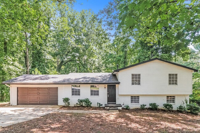 Photo - 203 Lucan Way House