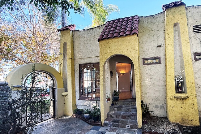 Photo - 632 N Sycamore Ave