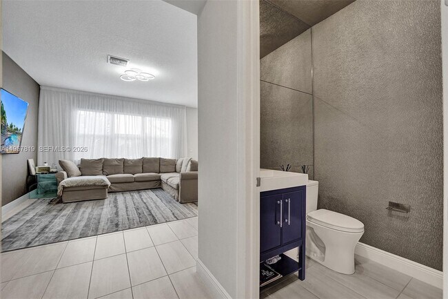 Photo - 1033 Eucalyptus Dr